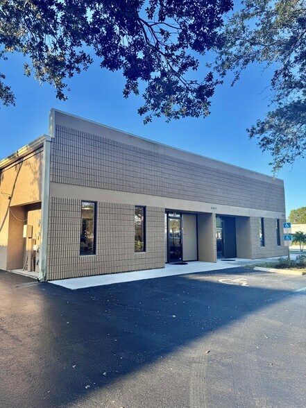 More Photos Of 4584 Mercantile Ave, Naples Warehouse For Sale