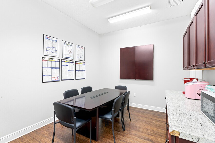 More Photos Of 4701 Manatee Ave, Bradenton Medical For Sale