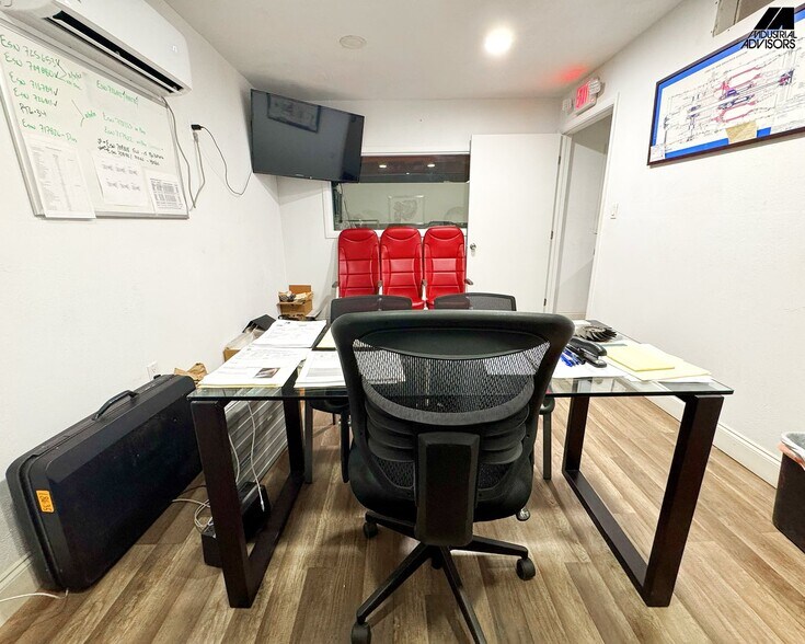 More Photos Of 5601-5603 NW 159th St, Hialeah Manufacturing For Lease