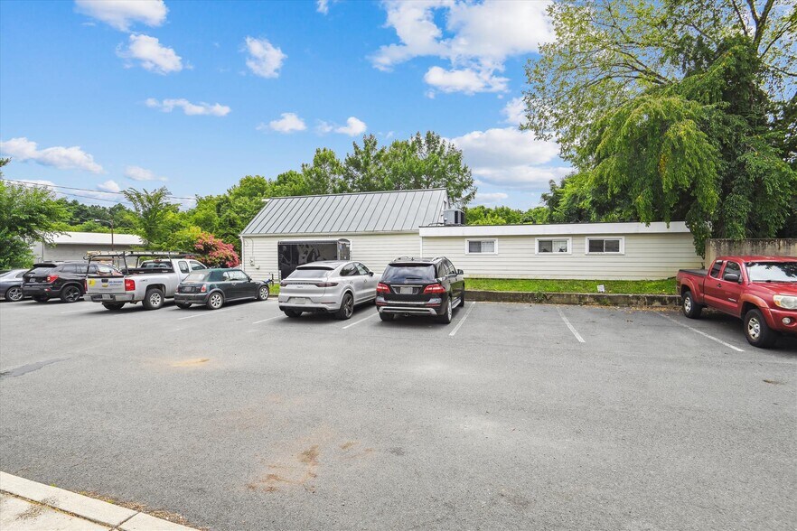 More Photos Of 103 W Federal St, Middleburg Storefront Retail Office For Sale
