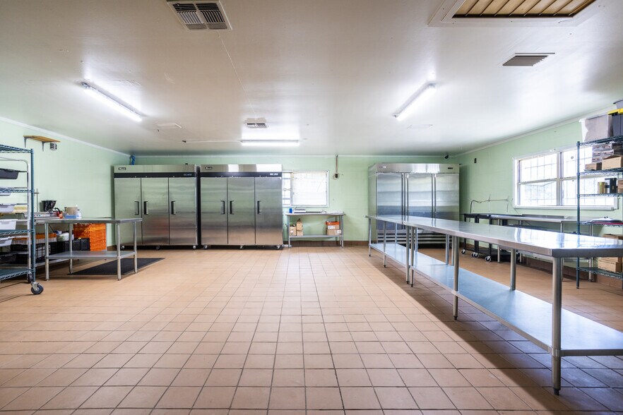 More Photos Of 10204 Se State Road 100, Starke Flex For Sale
