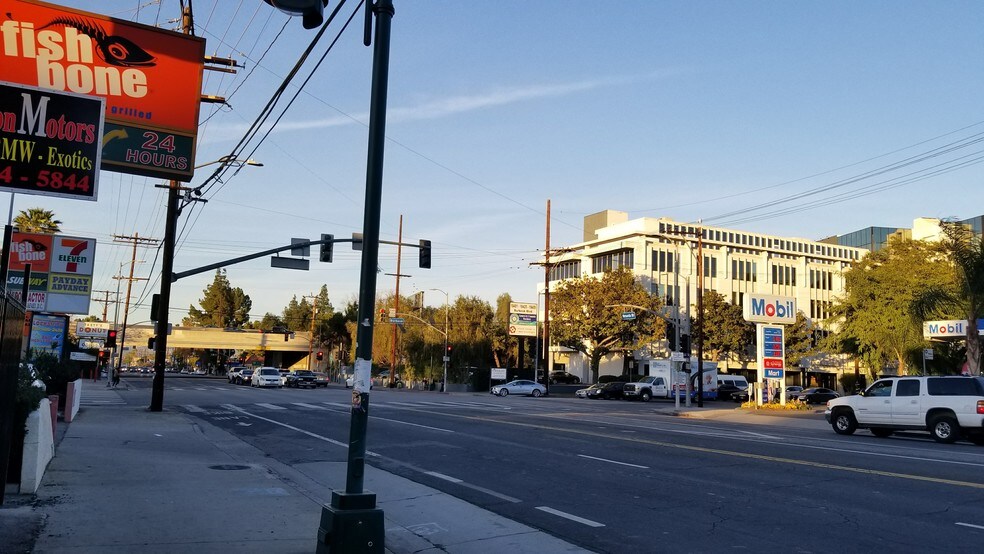 More Photos Of 5569 Reseda Blvd, Tarzana Auto Repair For Lease