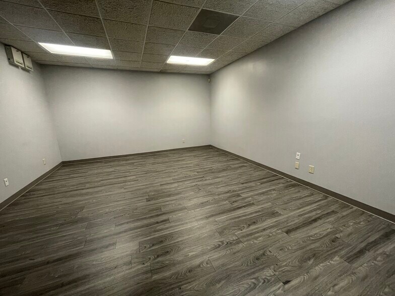 More Photos Of 2401 Fairlane Dr, Montgomery Office For Sale