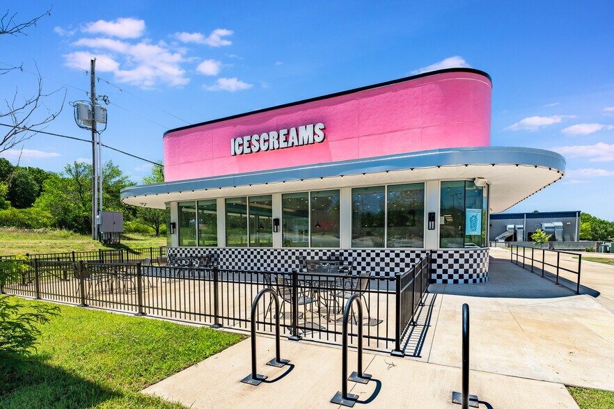 More Photos Of 4280 W Martin Luther King Blvd, Fayetteville Restaurant For Sale