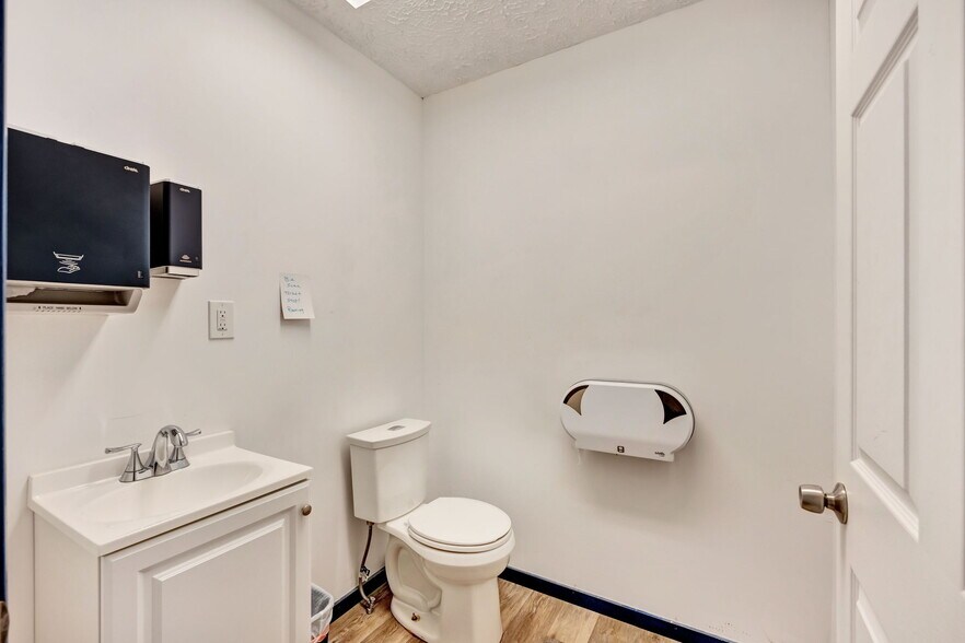 More Photos Of 203 Hershinger Rd, Coraopolis Office For Sale