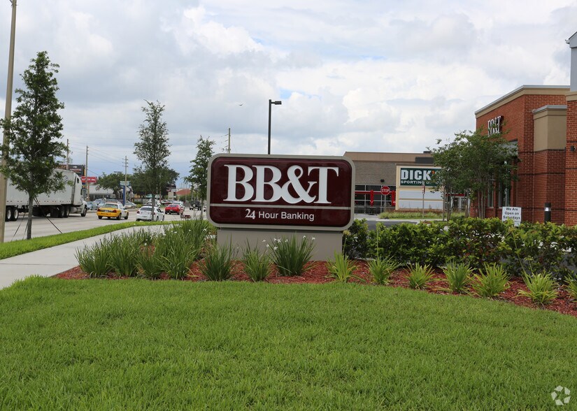 More Photos Of 3755 E Colonial Dr, Orlando Bank For Lease