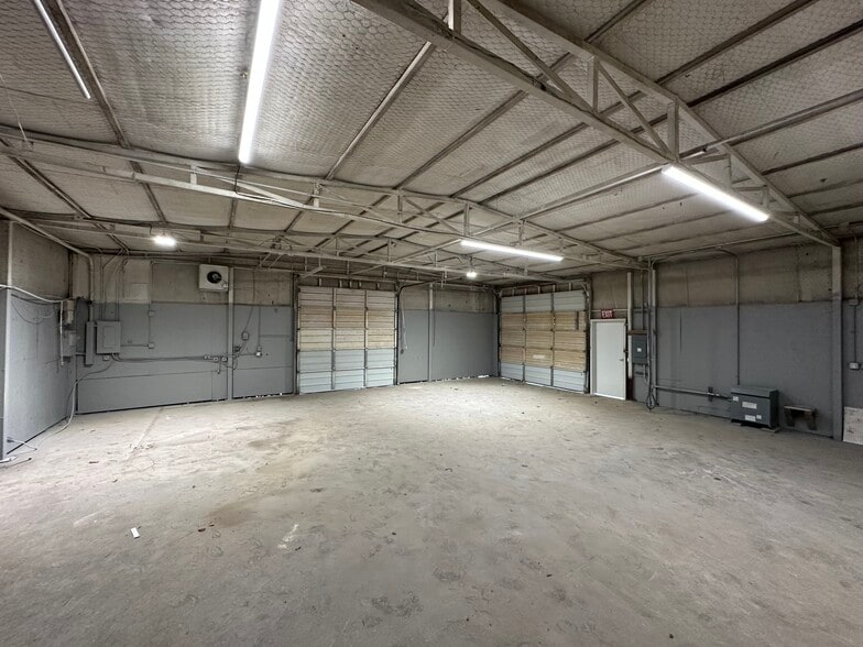 More Photos Of 5021 Gordon Smith Dr, Rowlett Warehouse For Sale