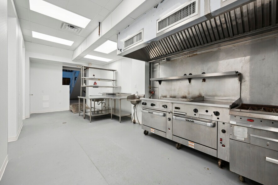 More Photos Of 312 Market St, Philadelphia Restaurant For Lease