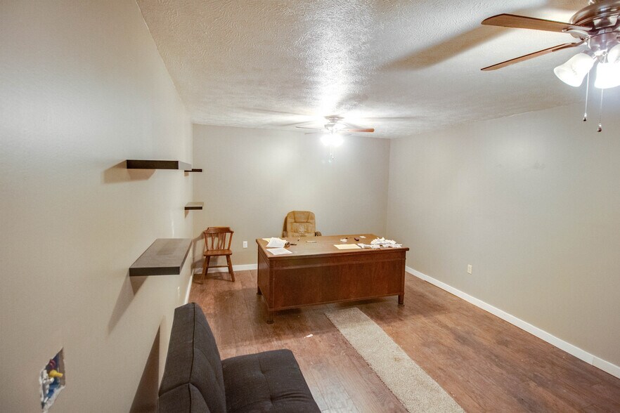 More Photos Of 200 Mounts st, Carlinville Industrial For Sale