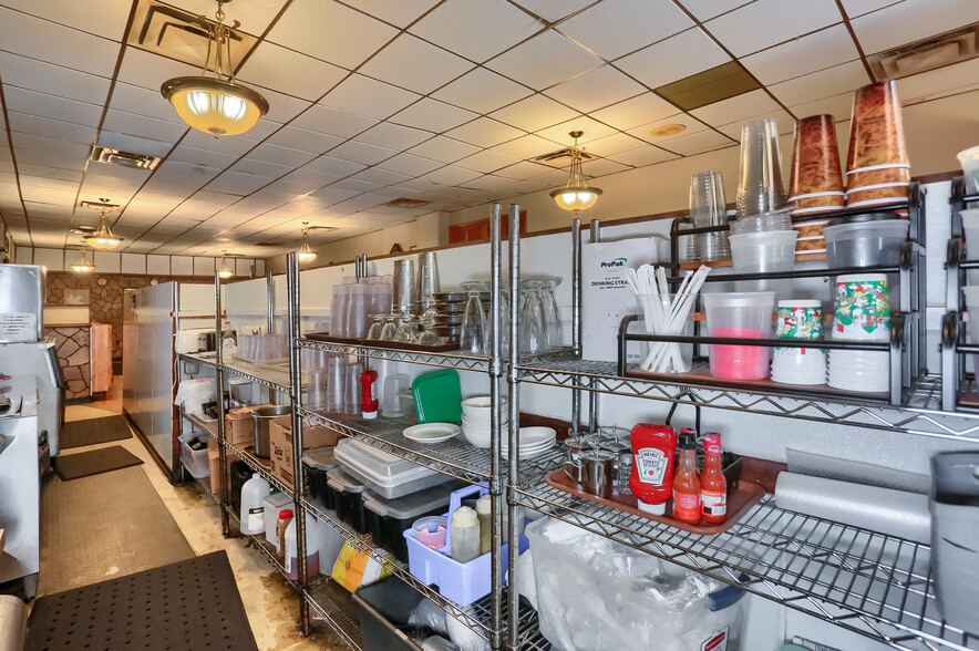 More Photos Of 463 Maplewood Ave, Ambridge Restaurant For Sale