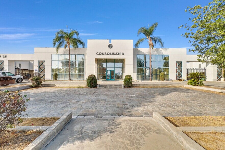 More Photos Of 207-211 Erie St, Pomona Warehouse For Lease