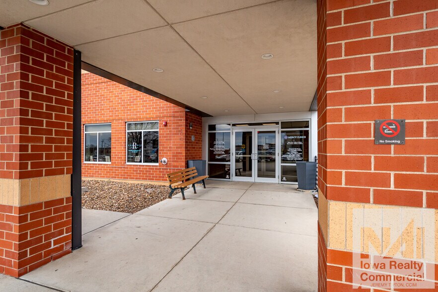 More Photos Of 2769 Heartland Dr, Coralville Office For Sale