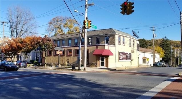 More Photos Of 194-198 Main St, Emmaus Restaurant For Lease