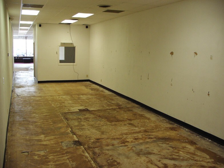 More Photos Of 256 Hwy 206 S, Hillsborough General Retail For Lease