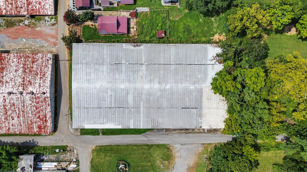 More Photos Of 237 Loretta St, Greeneville Industrial For Sale