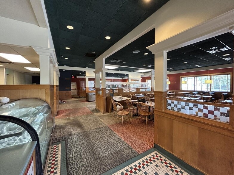 More Photos Of 1575 W Galbraith Rd, Cincinnati Restaurant For Sale