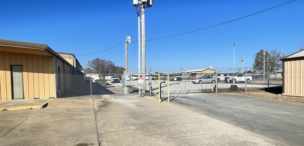 More Photos Of 7519 E Pine St, Tulsa Warehouse For Sale