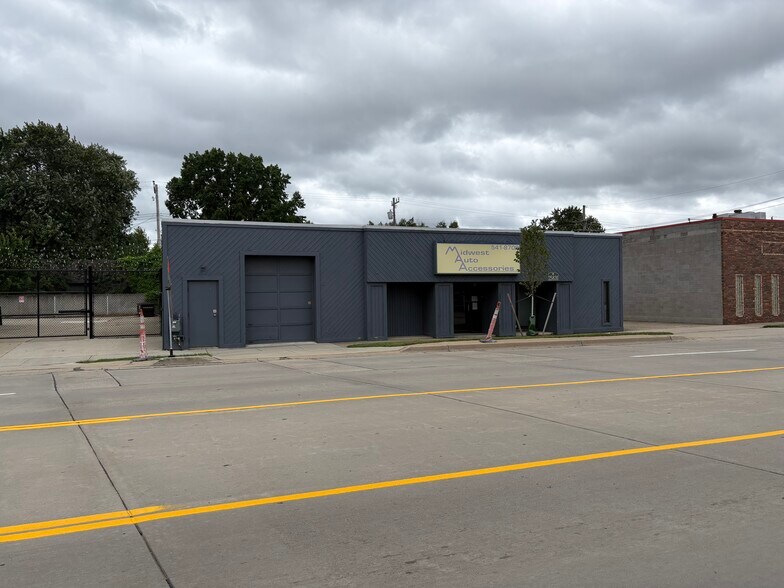 More Photos Of 25831 John R Rd, Madison Heights Warehouse For Sale