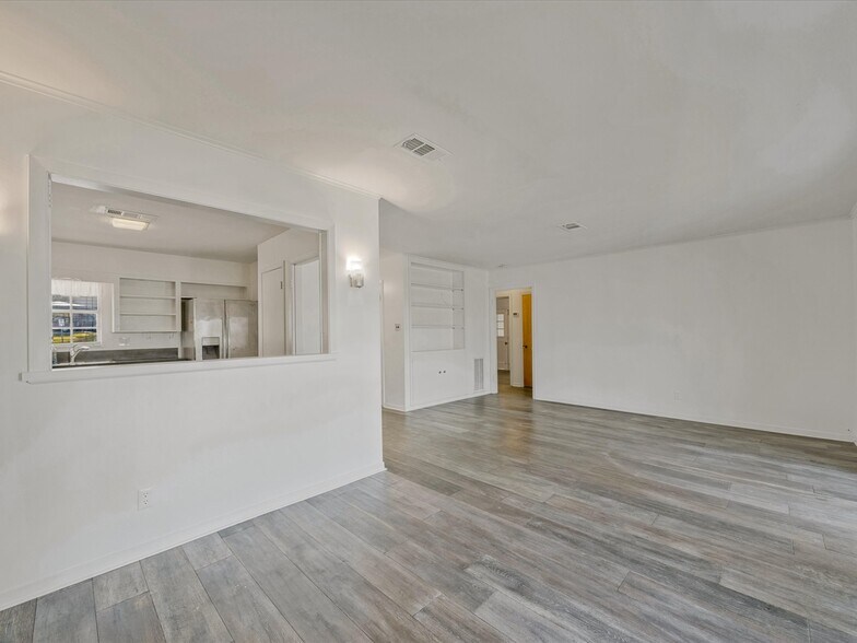 More Photos Of 2326 Hartford Rd, Austin Apartments For Sale