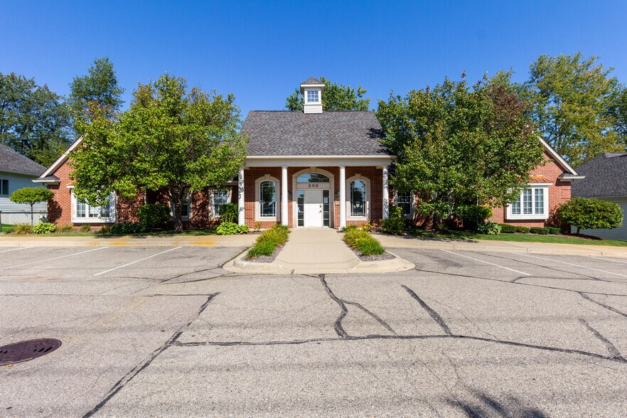 More Photos Of 208 W Highland Rd, Highland Medical For Sale