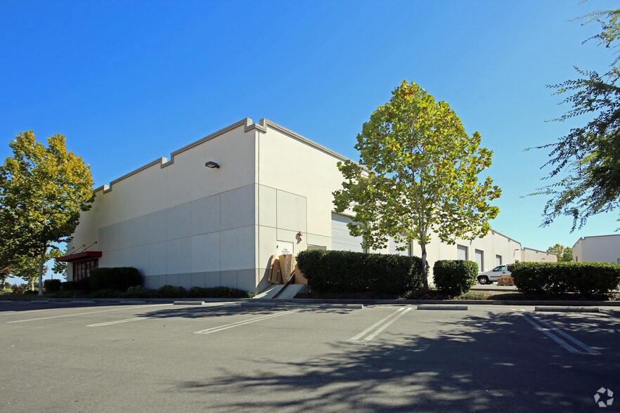 More Photos Of 7641 Galilee Rd, Roseville Warehouse For Lease
