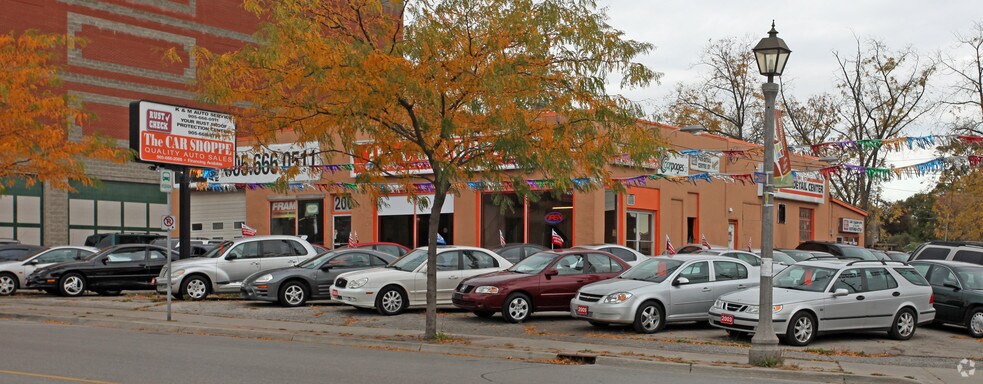 More Photos Of 200 Dundas St W, Whitby Auto Repair For Sale