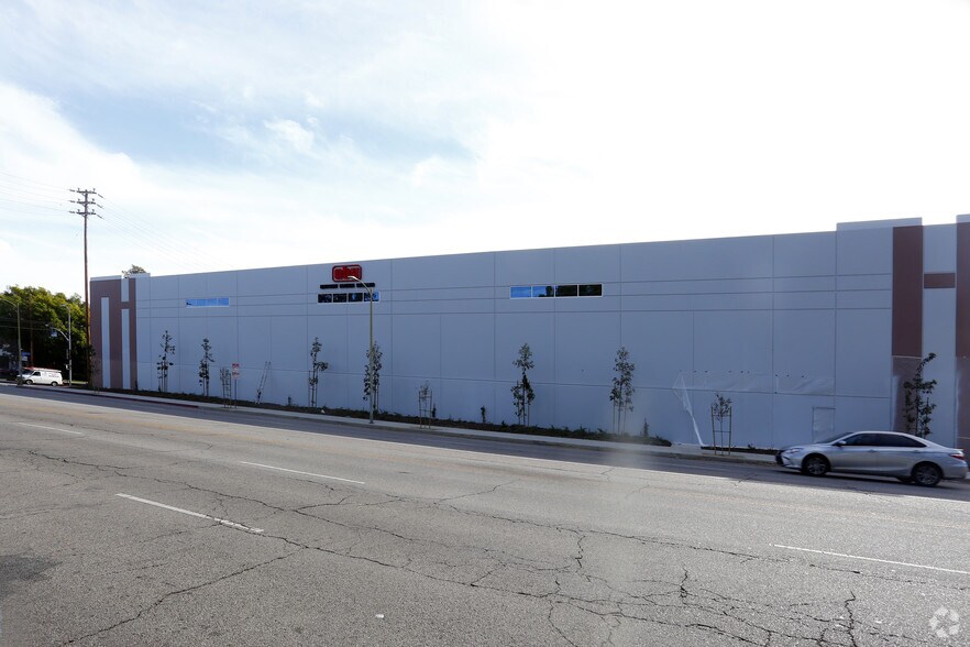 More Photos Of 9043 N Lurline Ave, Chatsworth Warehouse For Lease