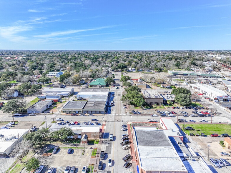More Photos Of 121 W Sealy St, Alvin Freestanding For Sale