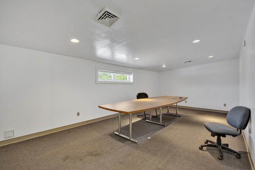 More Photos Of 3548 Cumberland Rd, Cumberland Warehouse For Sale