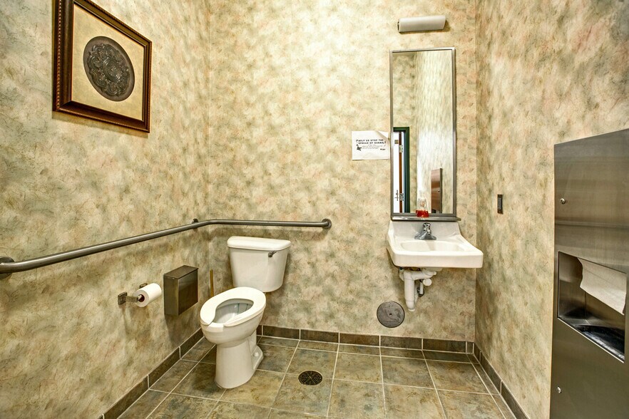 More Photos Of 3641-3643 Coolidge Ct, Tallahassee Bank For Sale