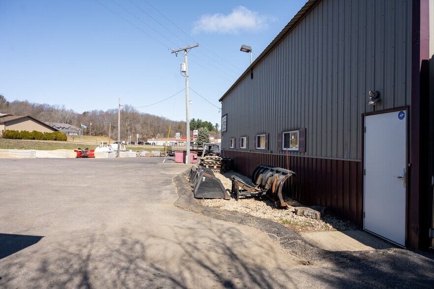 More Photos Of 1626 Academy St, Elroy Warehouse For Sale