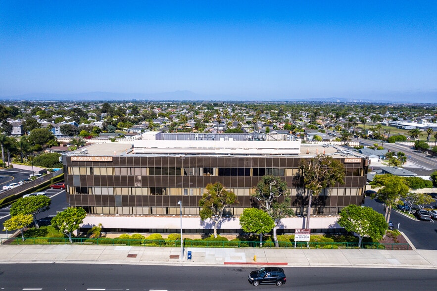 More Photos Of 20422 Beach Blvd, Huntington Beach Office For Lease