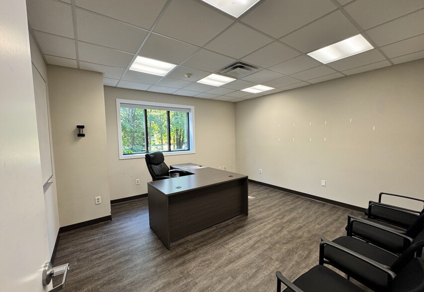 More Photos Of 280 Moody St, Ludlow Flex For Lease