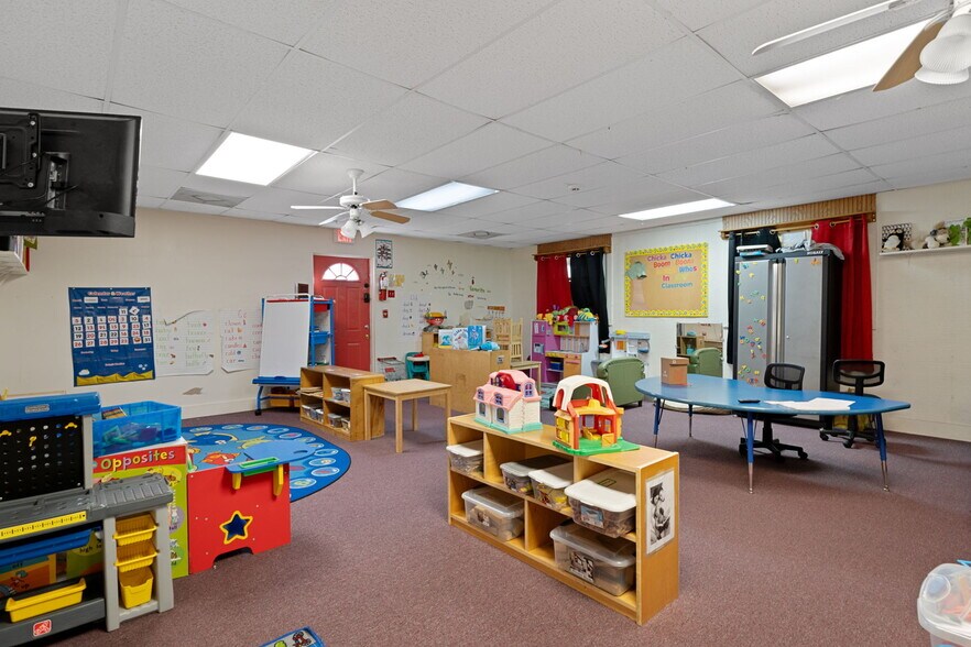 More Photos Of 639 NE 1st St, Crystal River Daycare Center For Sale