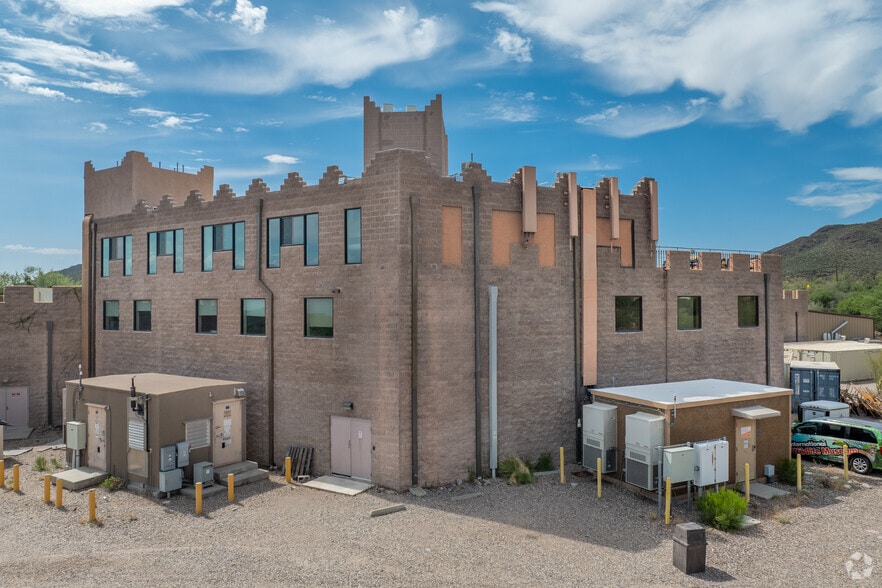 More Photos Of 4800 W Gates Pass Rd, Tucson Specialty For Sale