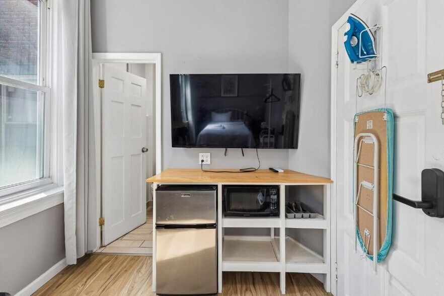 More Photos Of 1611 S Broad St, Philadelphia Specialty For Sale