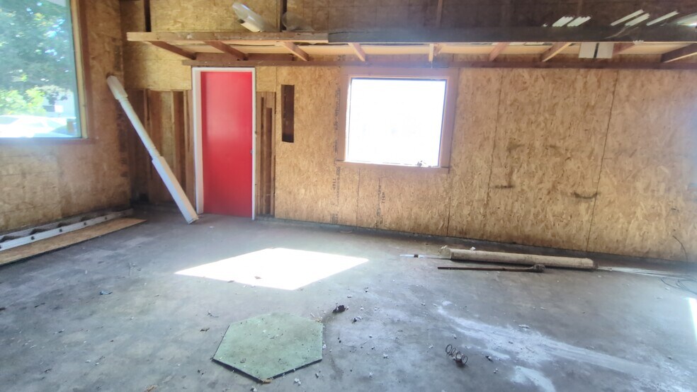 More Photos Of 194 S 24th St, San Jose Showroom For Sale