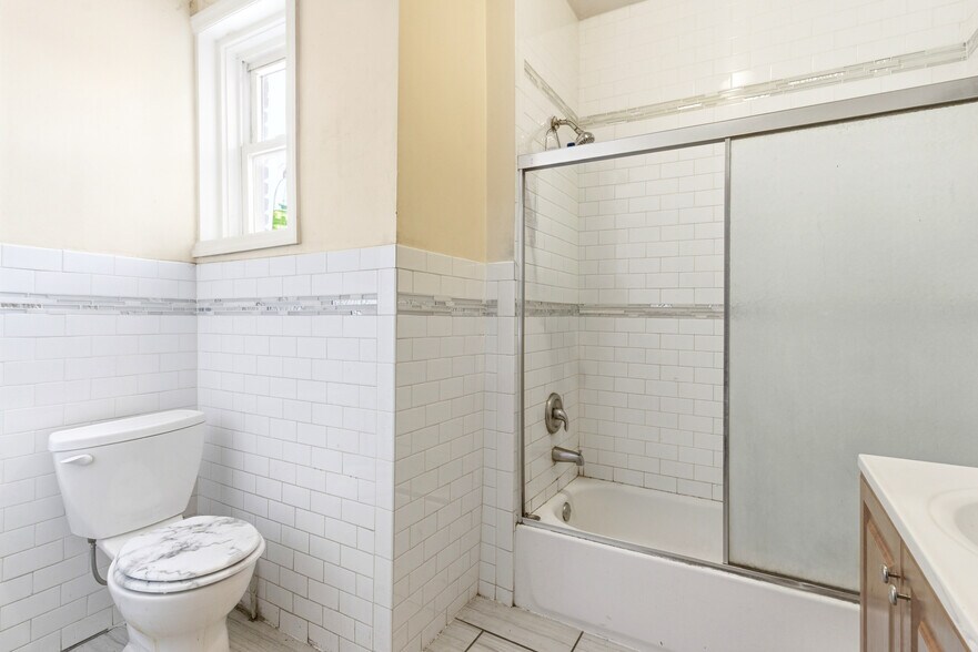 More Photos Of 204 Parkhurst St, Newark Apartments For Sale