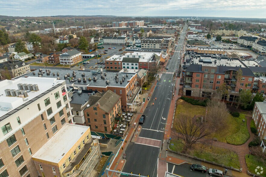 More Photos Of 108 E Main St, Newark Freestanding For Lease