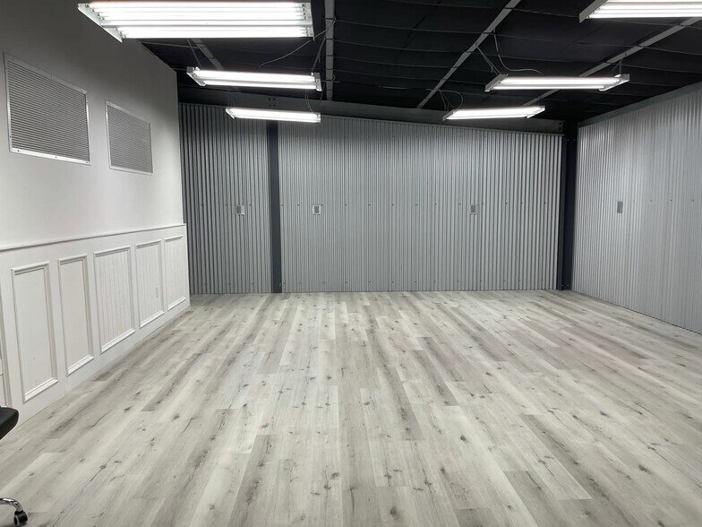 More Photos Of 15102 Interstate 45, Conroe Showroom For Sale