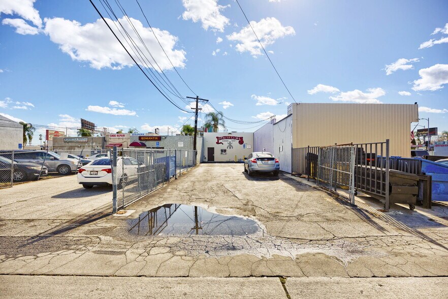 More Photos Of 21627 Sherman Way, Canoga Park Storefront For Sale