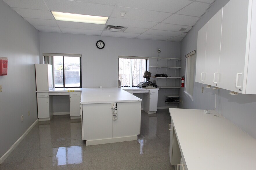 More Photos Of 87 Main St, North Reading Light Manufacturing For Sale