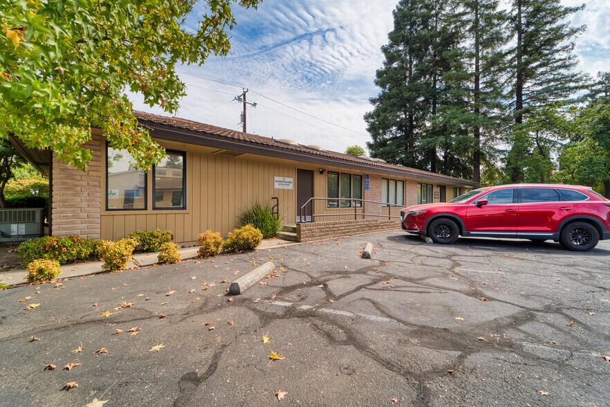 More Photos Of 1408 Live Oak Blvd, Yuba City Office For Sale