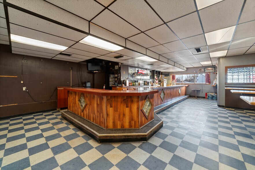 More Photos Of 1321 Commonwealth Ave, Duluth Storefront For Sale