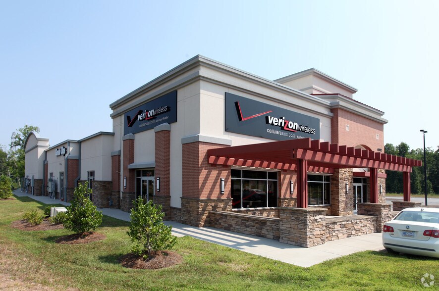 More Photos Of 4002 Elton Way, Greensboro Storefront Retail Office For Lease