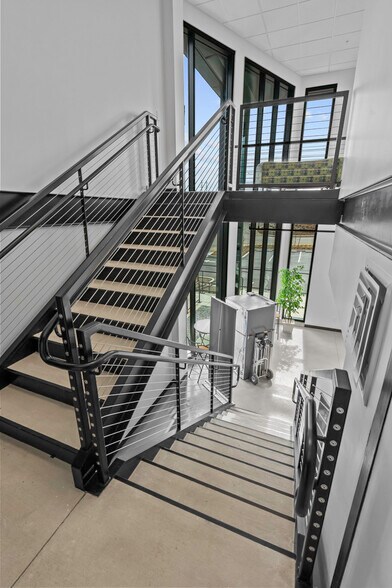 More Photos Of 15205 SW Arrow St, Sherwood Manufacturing For Sale