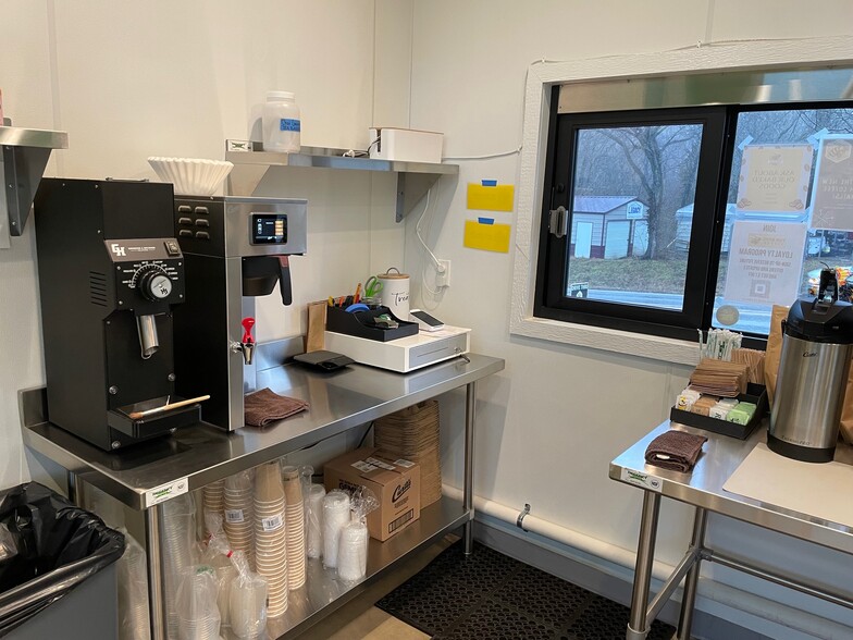 More Photos Of 2798 Highway 23 N, Eureka Springs Garden Center For Sale