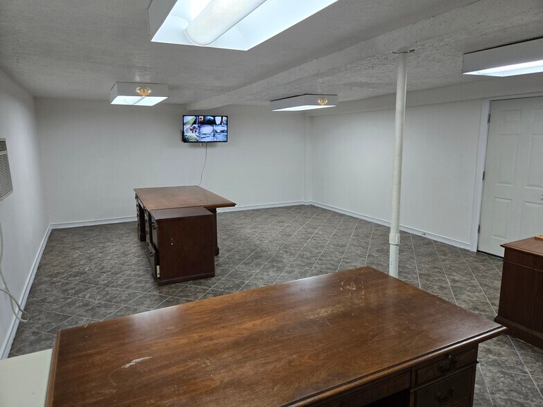 More Photos Of 1813 N Harrison St, Shawnee Office For Lease