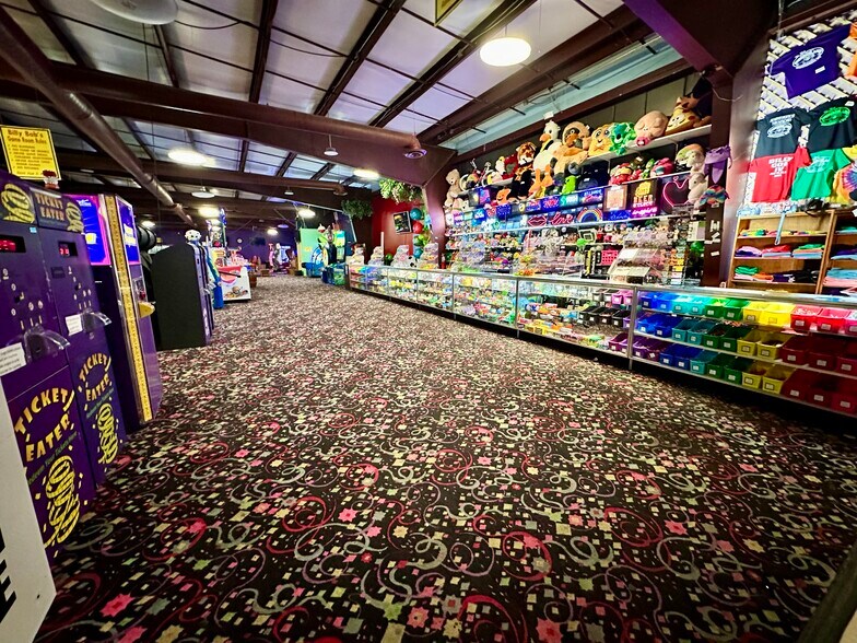 More Photos Of 5 Cracker Barrel Dr, Barboursville Freestanding For Sale