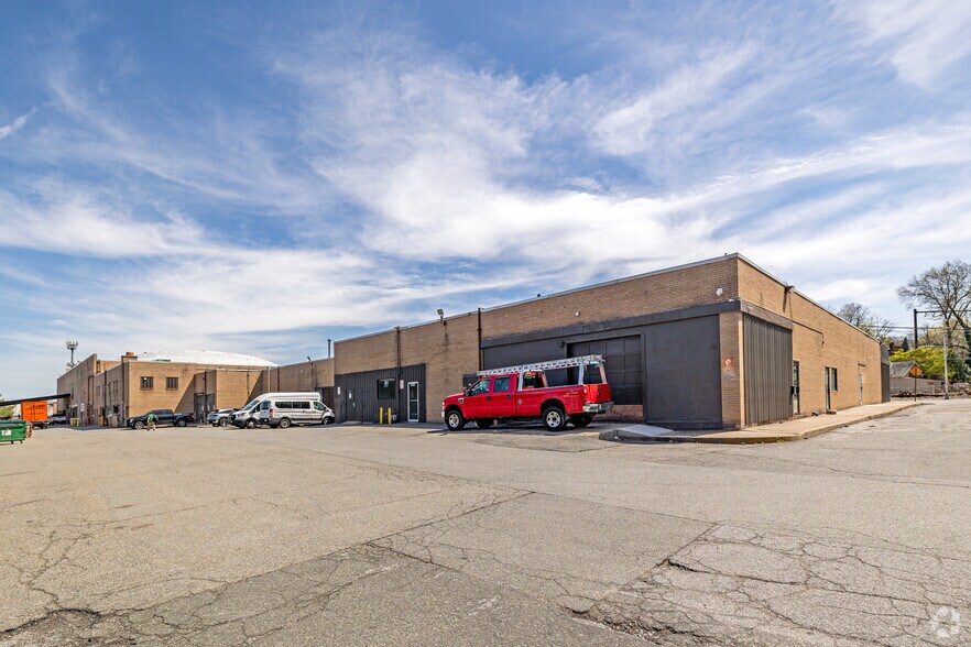 More Photos Of 63-105 Bassett Hwy, Dover Warehouse For Lease